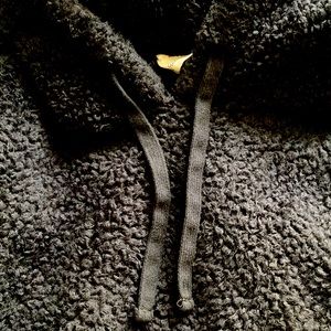 Universal Threads Black Sherpa Pullover With Hood in Medium